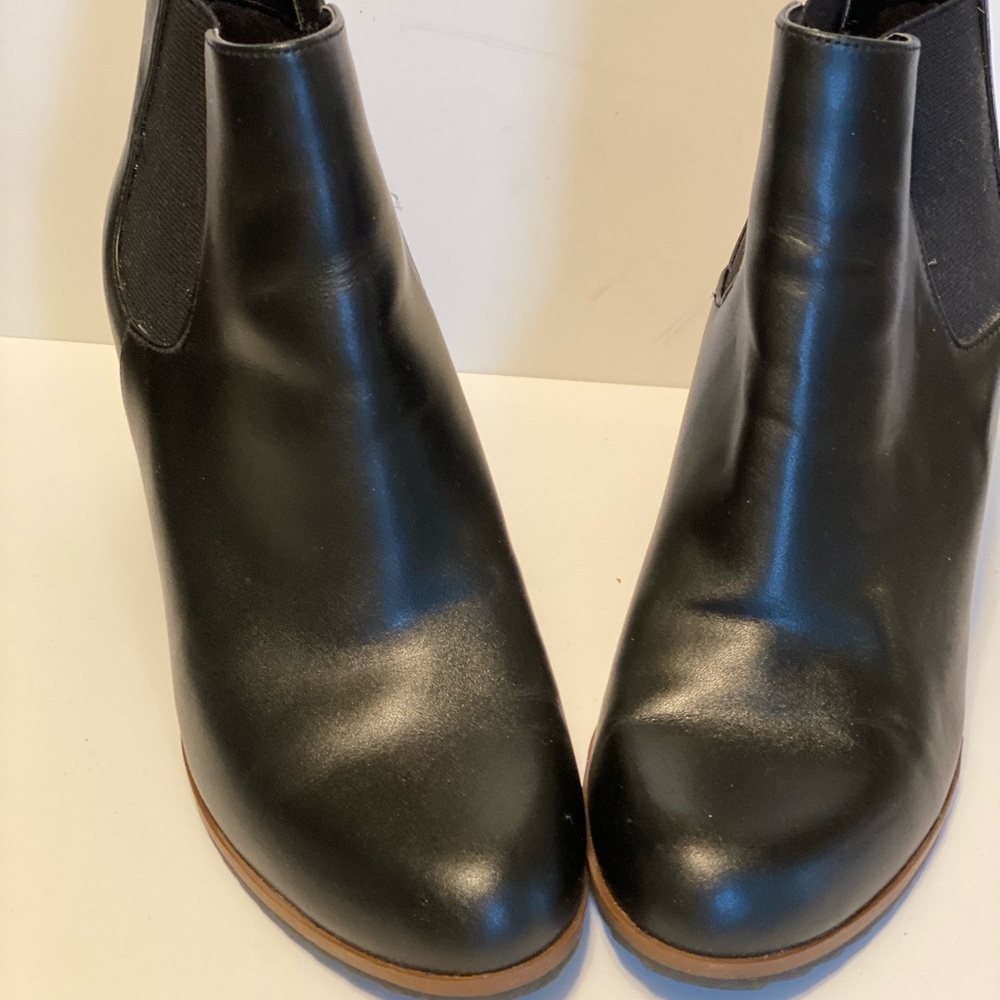 Womens black leather wedge bootie size 7